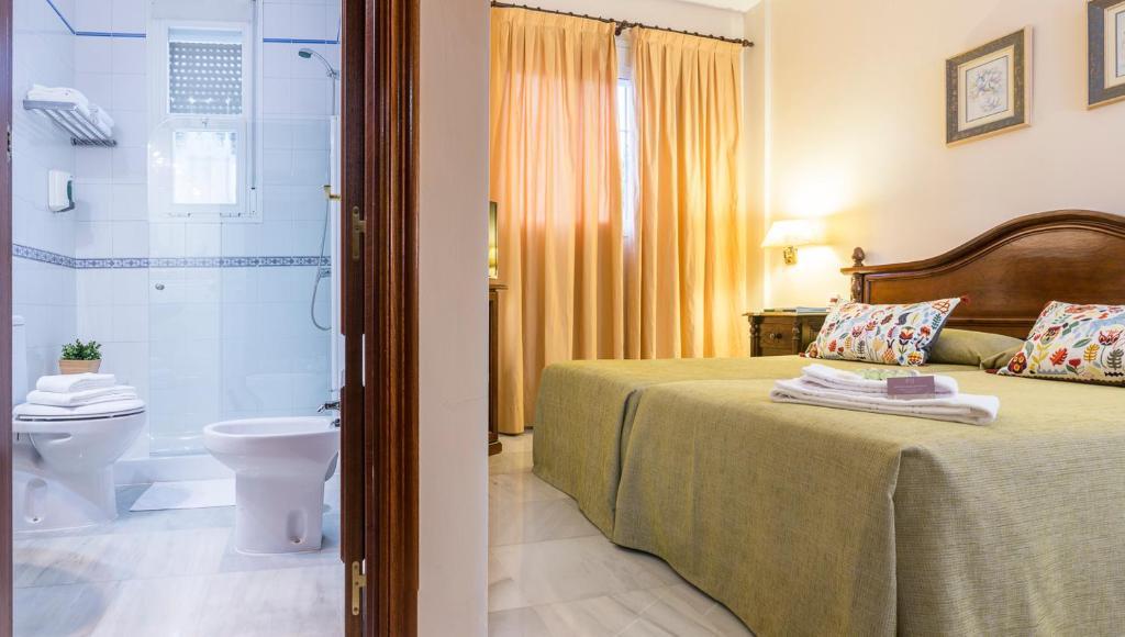 Hotel Gran Avenida Coria del Río エクステリア 写真