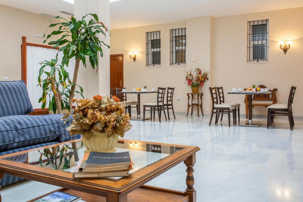 Hotel Gran Avenida Coria del Río エクステリア 写真