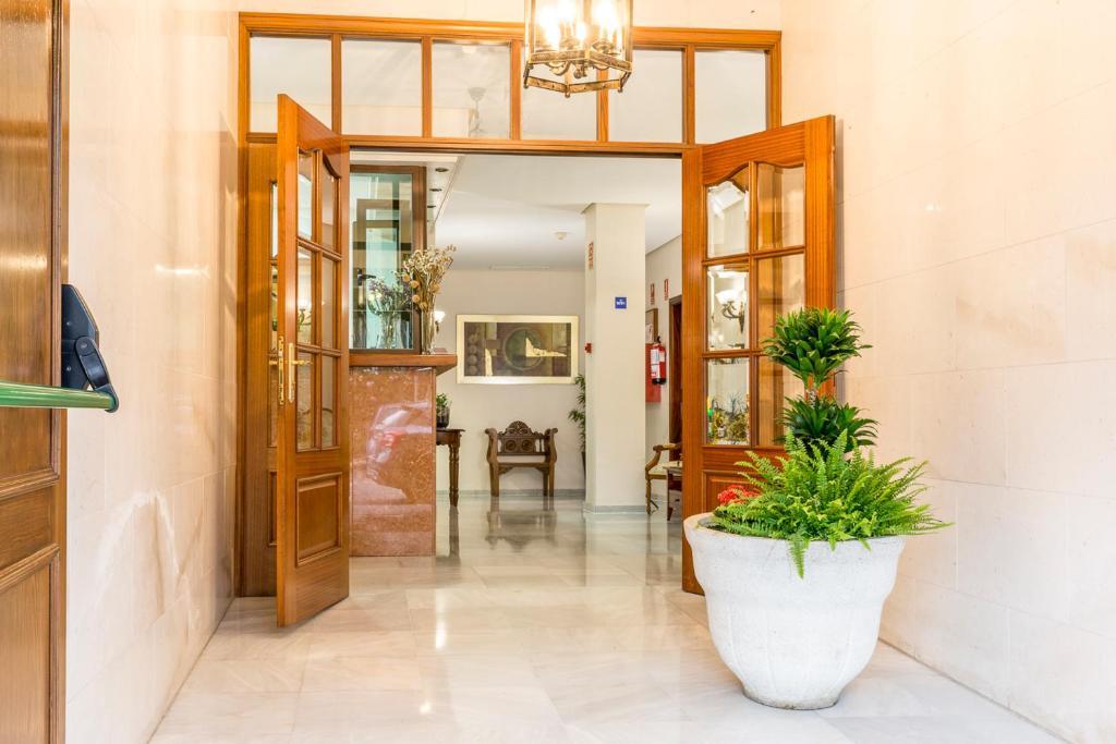Hotel Gran Avenida Coria del Río エクステリア 写真