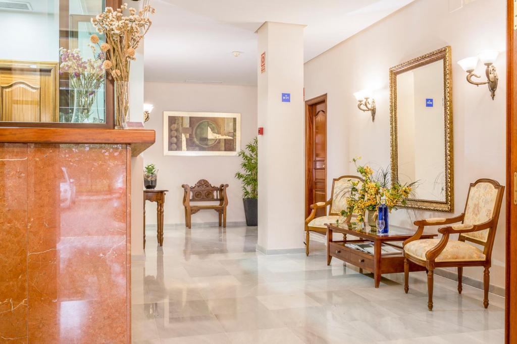 Hotel Gran Avenida Coria del Río エクステリア 写真