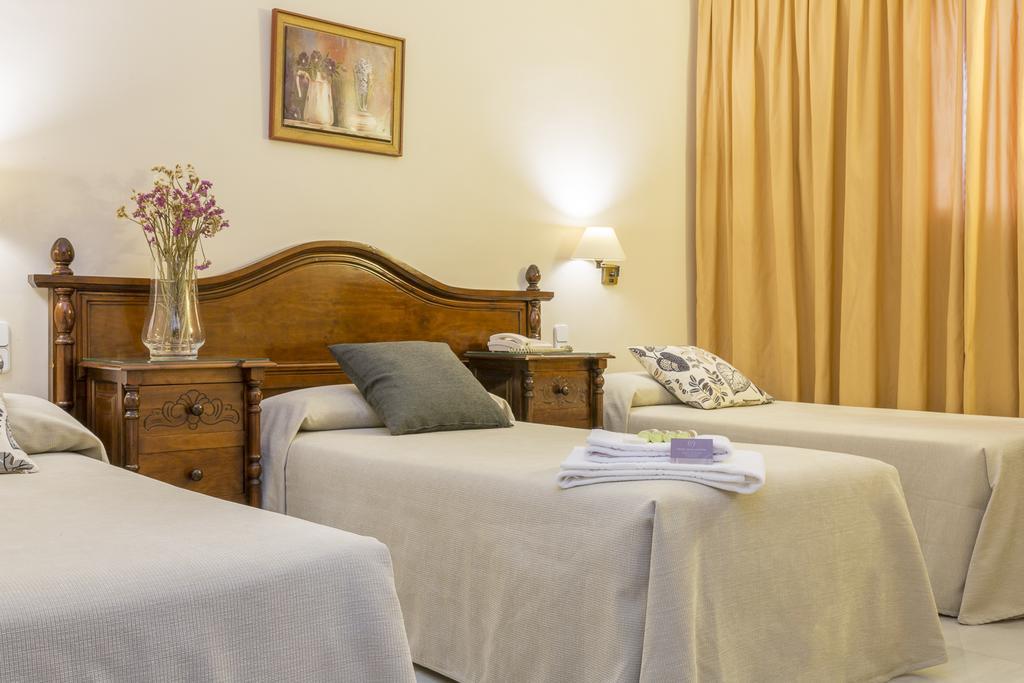 Hotel Gran Avenida Coria del Río エクステリア 写真