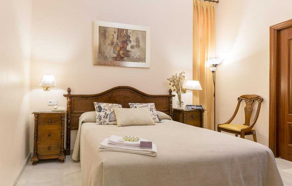 Hotel Gran Avenida Coria del Río エクステリア 写真